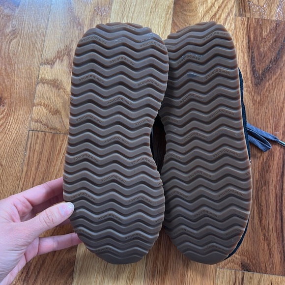 Women’s black and white New Balance Sneakers - almost new condition size 7 - Picture 4 of 8